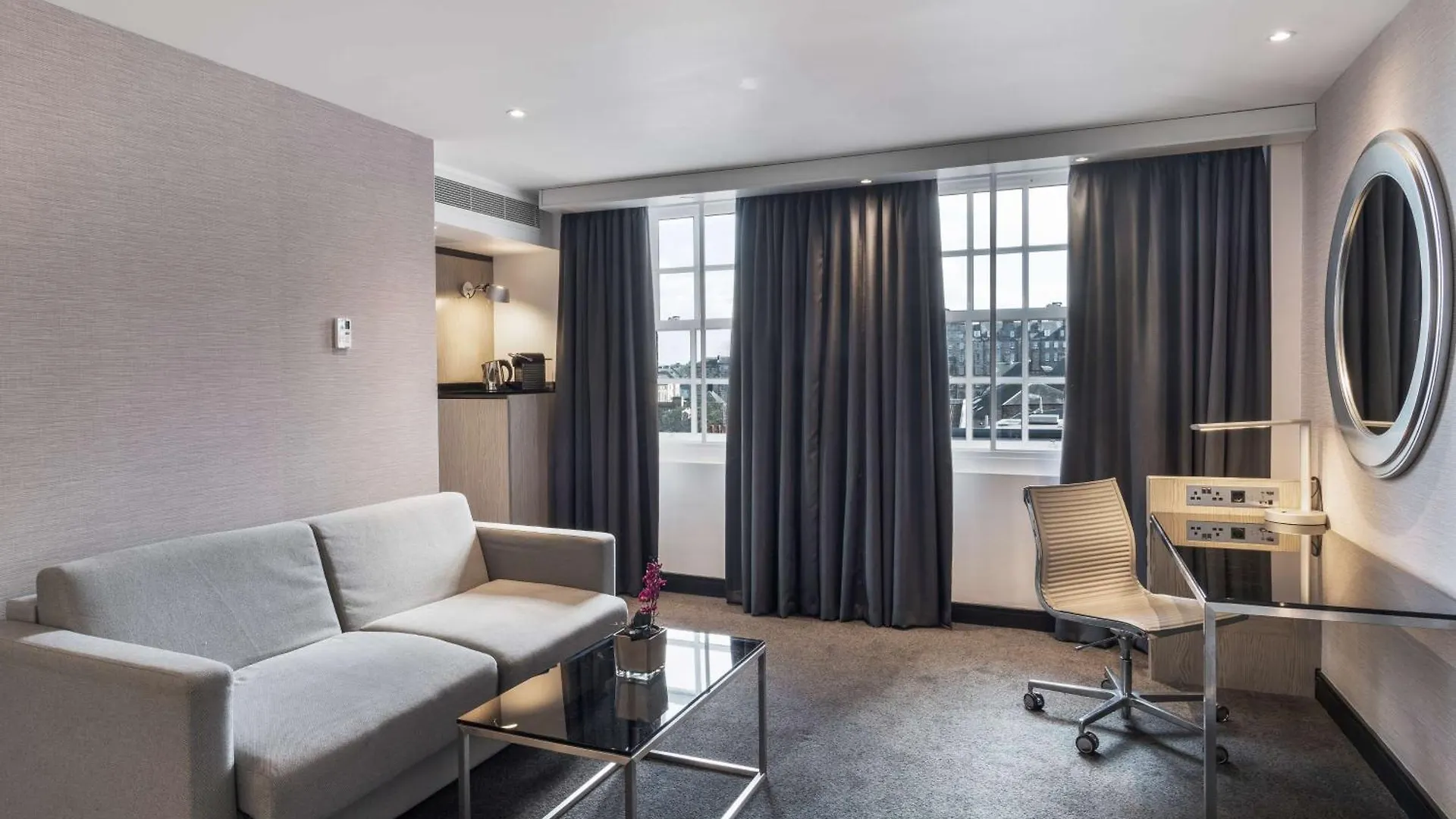 Radisson Blu Hotel, Edinburgh City Centre 4*,