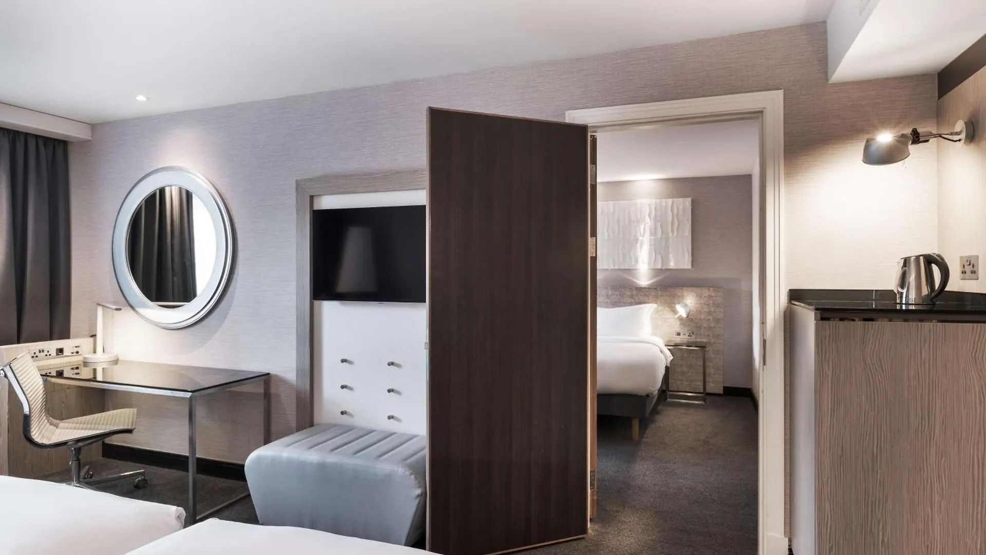 Radisson Blu Hotel, Edinburgh City Centre 4*,