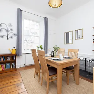 Apartment Joivy Cosy Flat In The Heart Of, Edinburgh