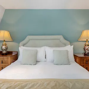 https://central-bath-near-the-circus-with-parking.tophotelsbath.com