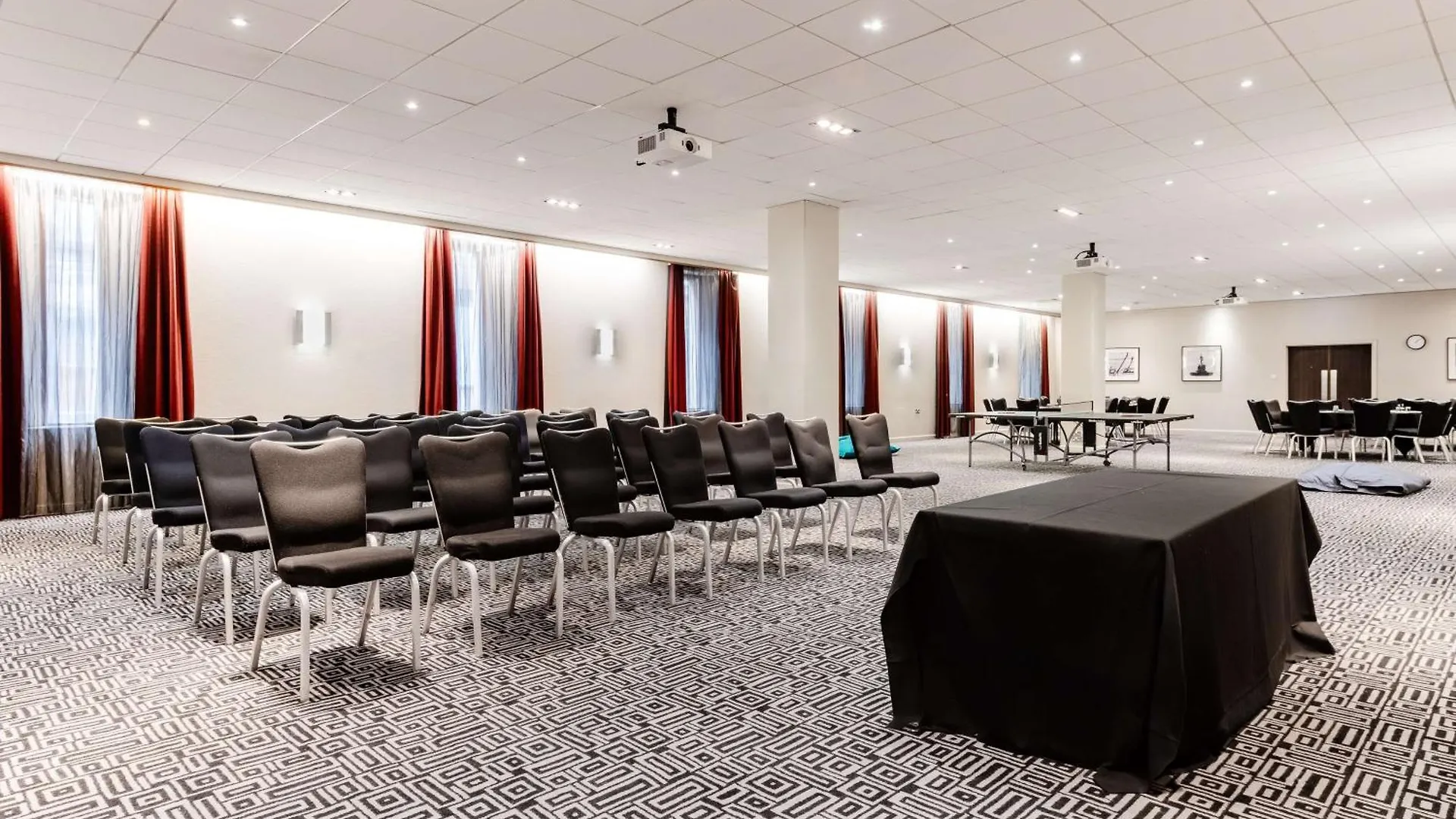 Radisson Blu Hotel, Edinburgh City Centre 4*,  United Kingdom